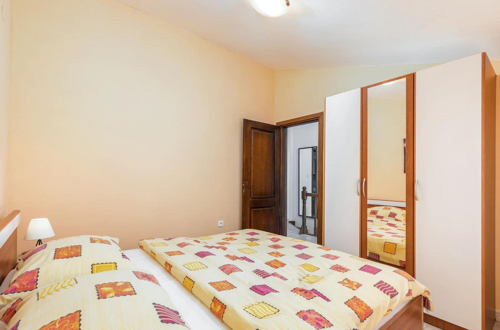 Apartment Buneta With Relaxing Outdoor Area Ližnjan Екстериор снимка